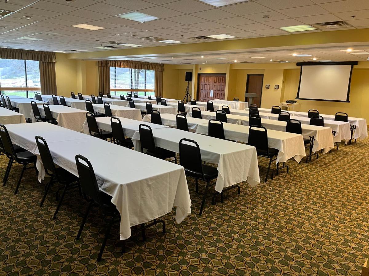 Days Inn & Suites By Wyndham Sutton Flatwoods Exterior foto