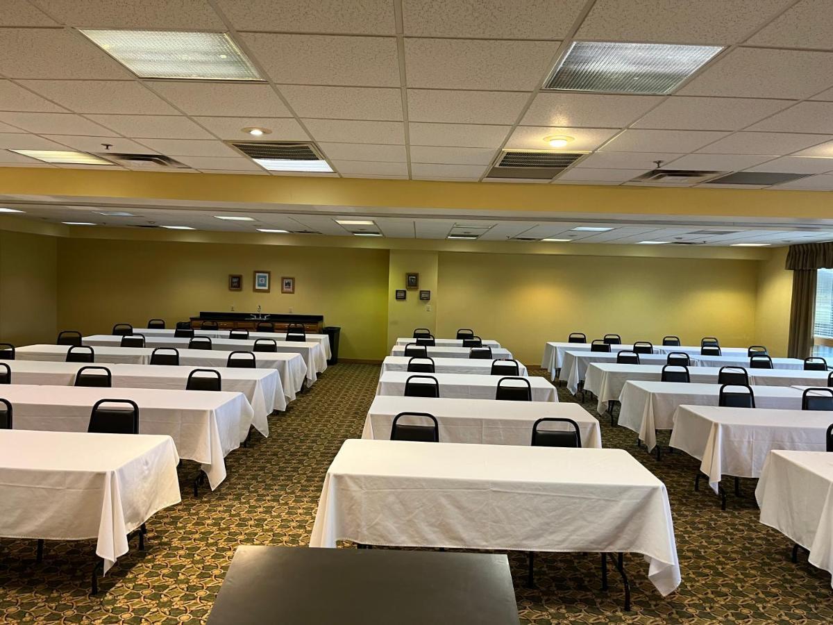Days Inn & Suites By Wyndham Sutton Flatwoods Exterior foto