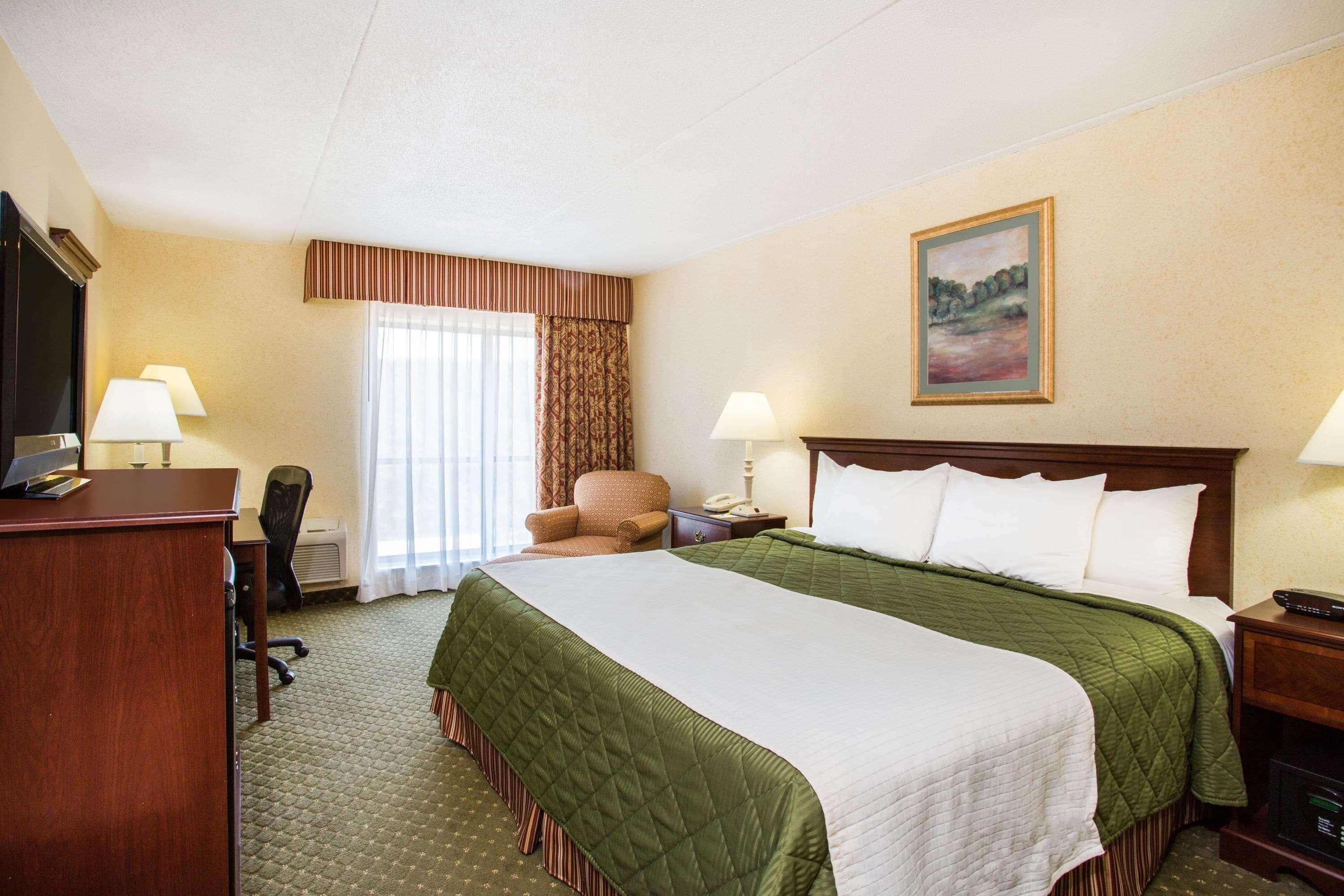 Days Inn & Suites By Wyndham Sutton Flatwoods Exterior foto