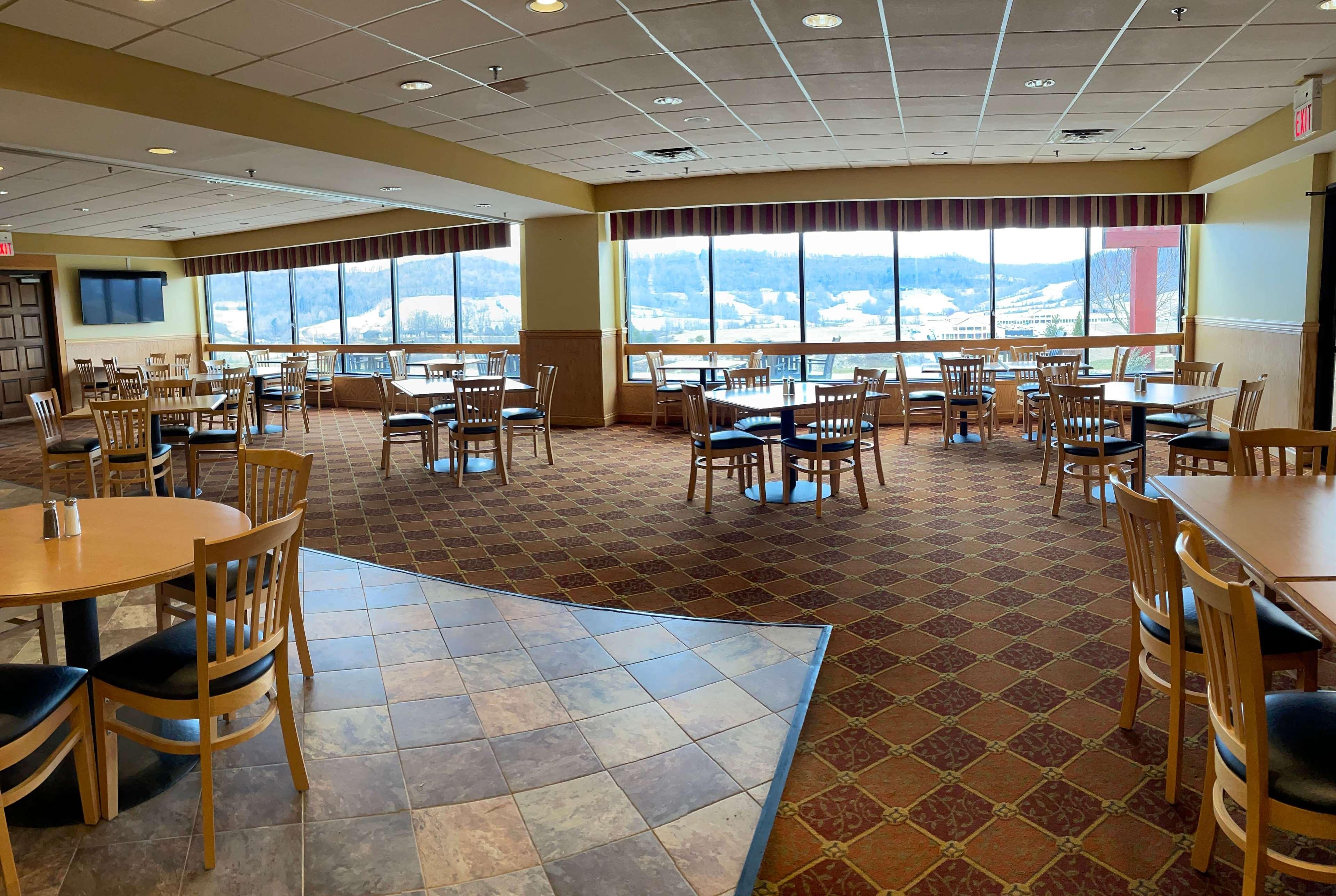 Days Inn & Suites By Wyndham Sutton Flatwoods Exterior foto