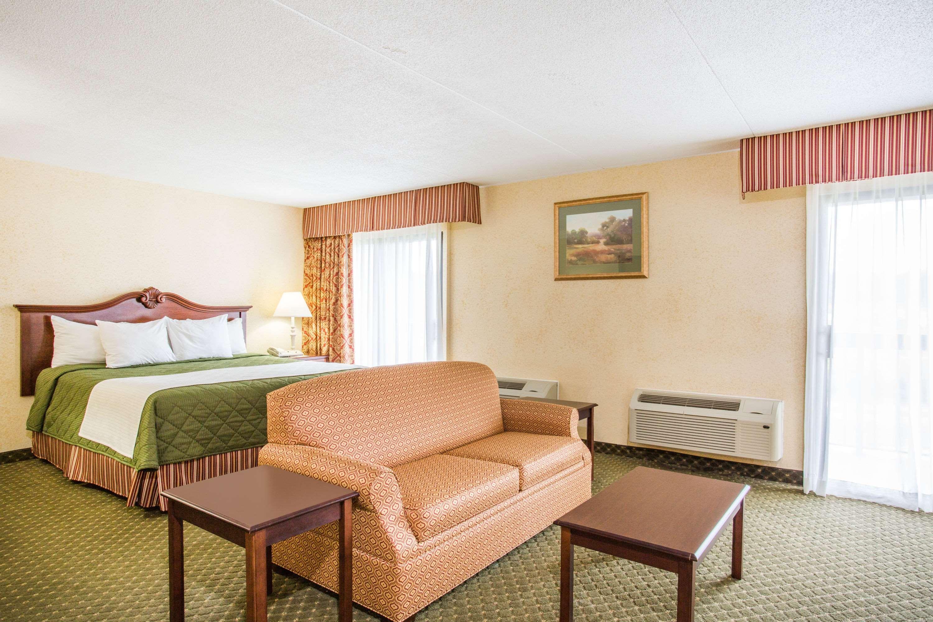 Days Inn & Suites By Wyndham Sutton Flatwoods Exterior foto
